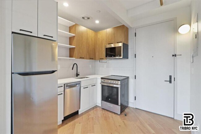Foto del edificio - 2 bedroom in Bronx NY 10454