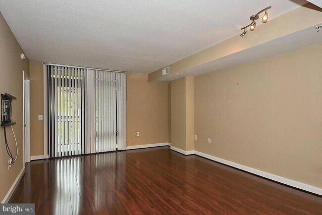 Foto del edificio - 2451 Midtown Ave