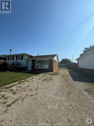 Building Photo - 1860 Service Rd