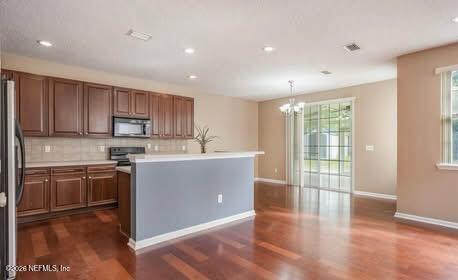 Foto del edificio - 11239 Justin Oaks Dr N