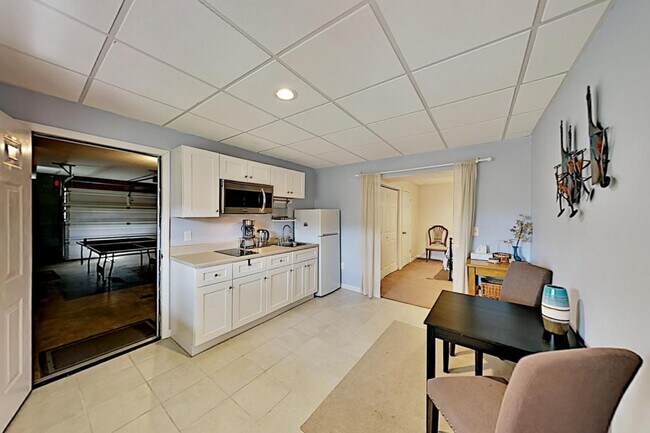 Building Photo - 12 Ox Creek Unit A