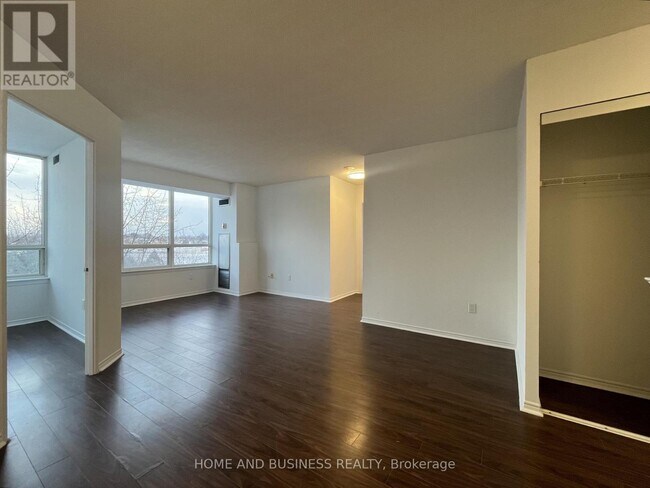 Building Photo - 5 Greystone Walk Dr