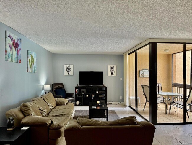 Foto del edificio - 955 Dotterel Rd