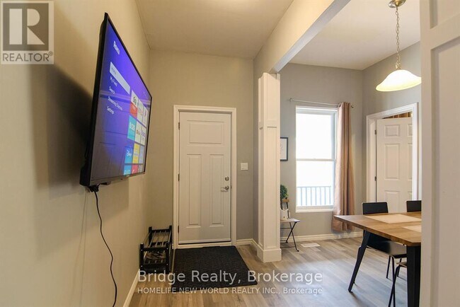 Photo du bâtiment - 144-144 Adelaide St N