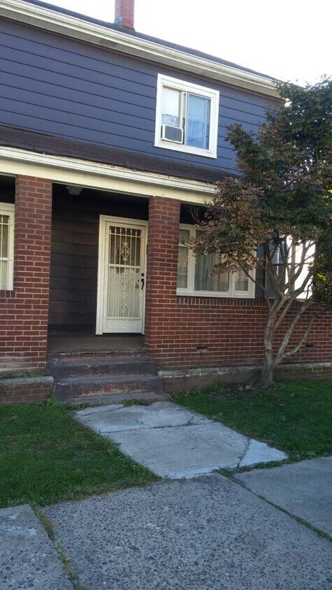 Primary Photo - 64 Walnut St
