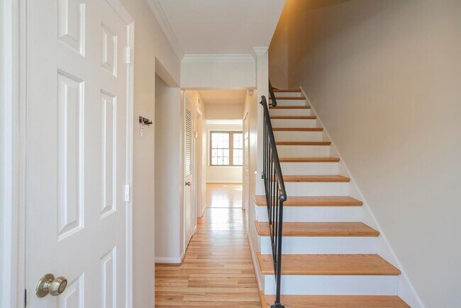 Foto del edificio - Beautiful 3 Bed Brentwood Townhome!