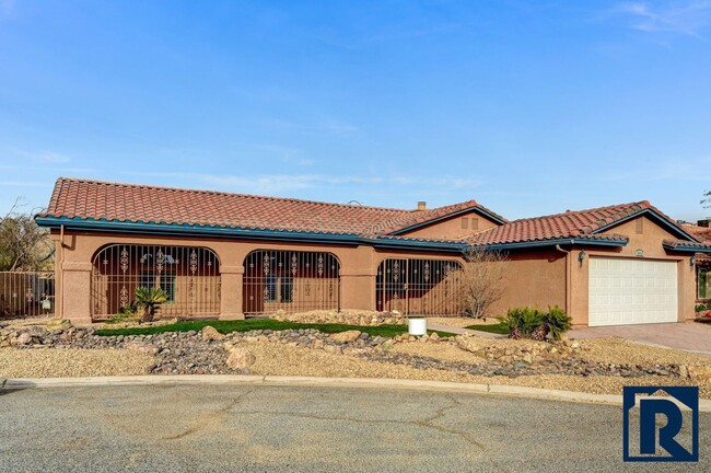Building Photo - Spacious, Single Story 3 BD Renovated