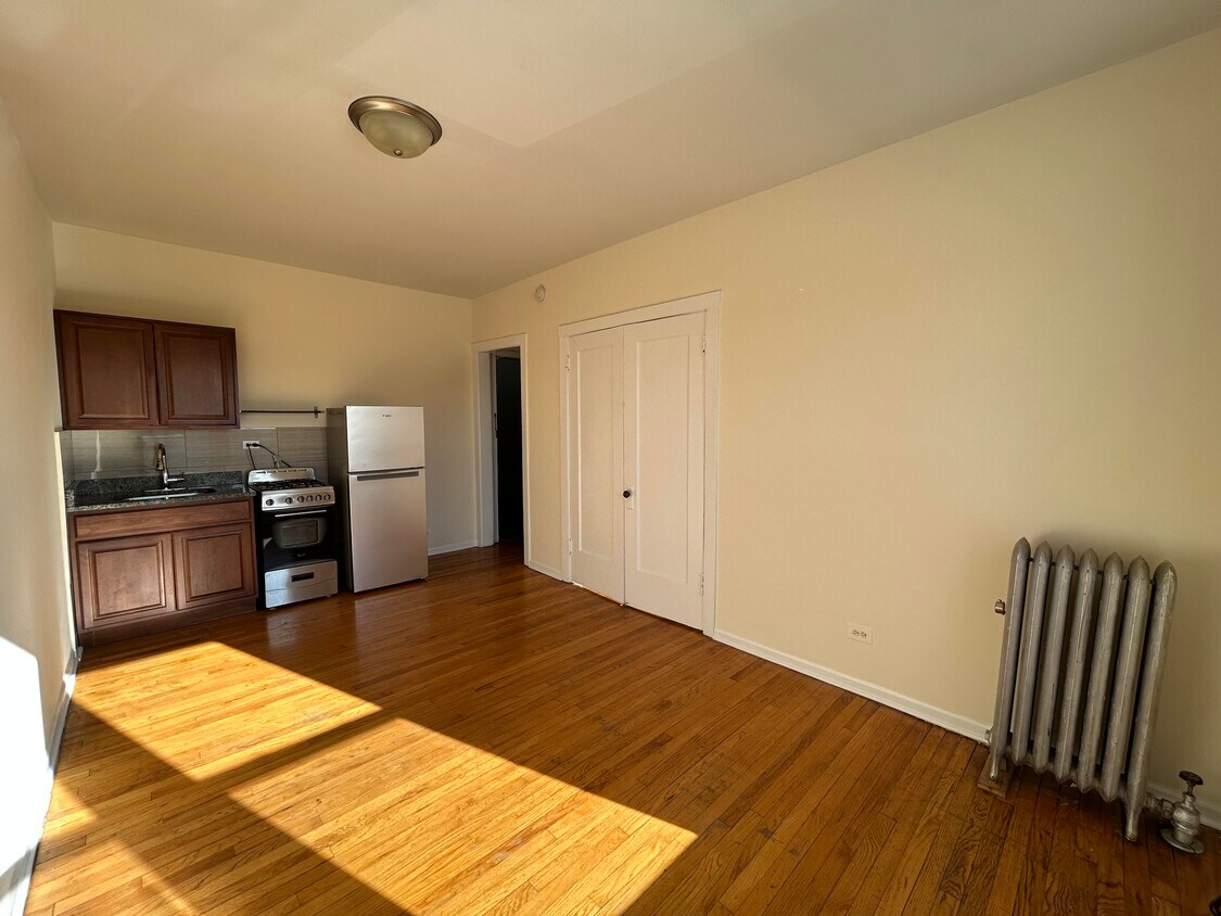 Primary Photo - 2712 N Milwaukee Ave