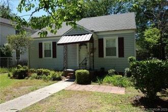 Building Photo - 1607 N Cedar St