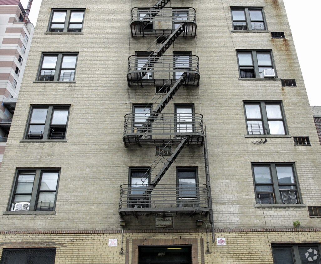 Foto del edificio - 1685 Selwyn Ave