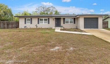 Building Photo - 6542 Pinehurst Dr