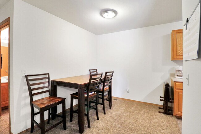 Foto del edificio - Excelsior Gardens Apartments