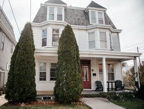 Building Photo - 33 E Gramby St