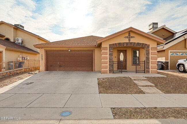 Building Photo - 2305 Honey Dew St