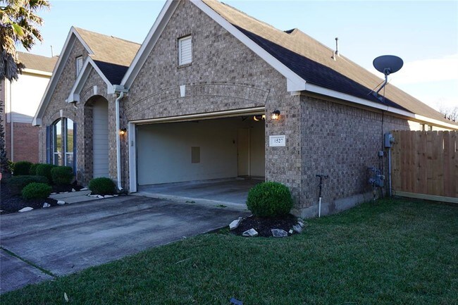 Building Photo - 1527 Chandler Park Ln