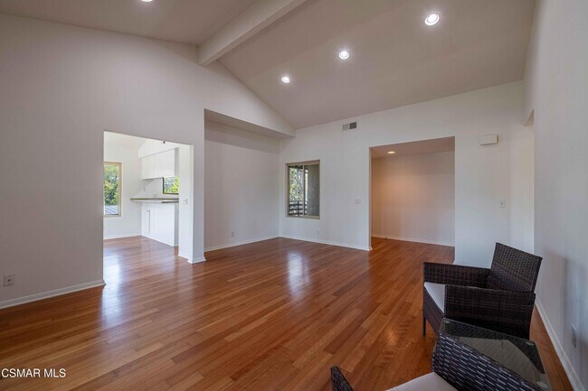 Foto del edificio - 460 Arbor Ln Ct