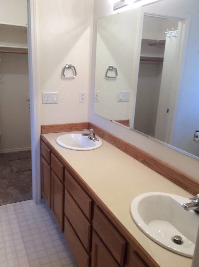 Foto del edificio - 1496 E Tourmaline St