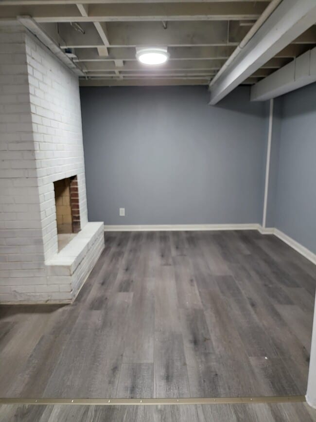Building Photo - 2836 Mersington Ave