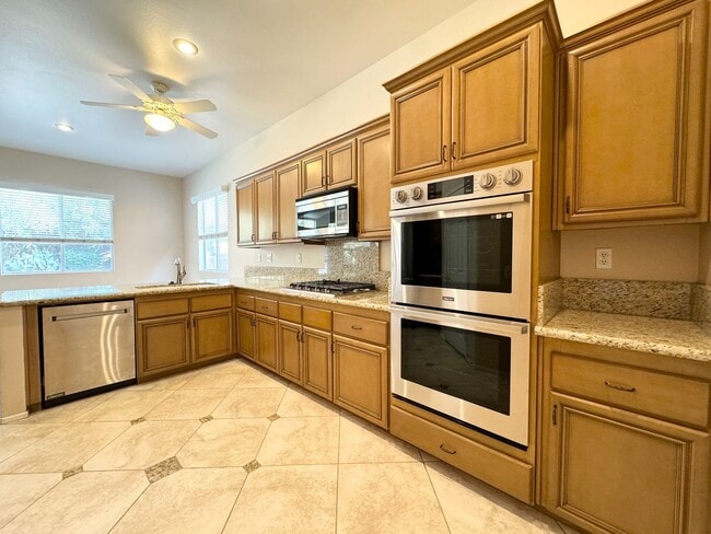 Building Photo - AVAILABLE NOW!!  GORGEOUS 3 Bedroom 2 Bath POOL HOME in La Quinta!!