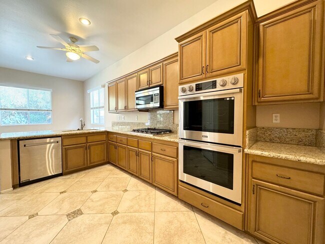 Foto del edificio - AVAILABLE NOW!!  GORGEOUS 3 Bedroom 2 Bath POOL HOME in La Quinta!!