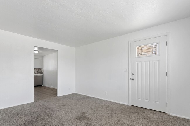 Building Photo - 2bd, 1b Cozy Home awaits in Boise Bench!