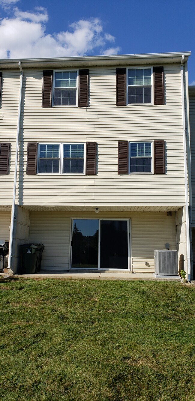 Foto del edificio - 752 Springfield Ct