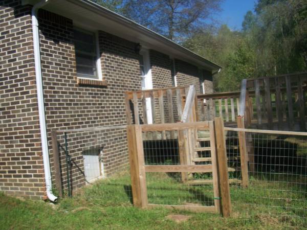 Building Photo - 2206 Wildwood Rd