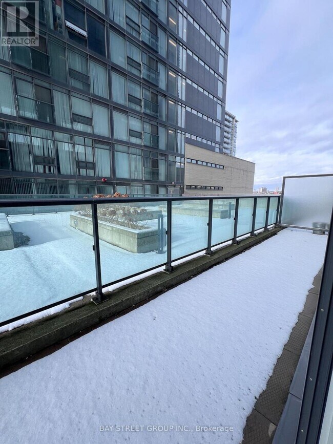 Building Photo - 36 Lisgar St