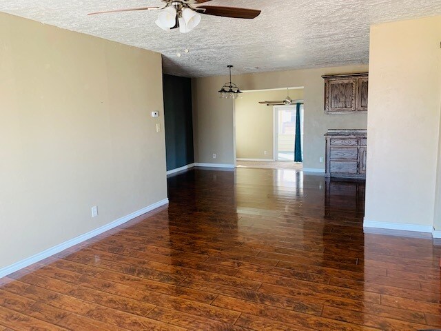 Foto del edificio - 305 Maple St