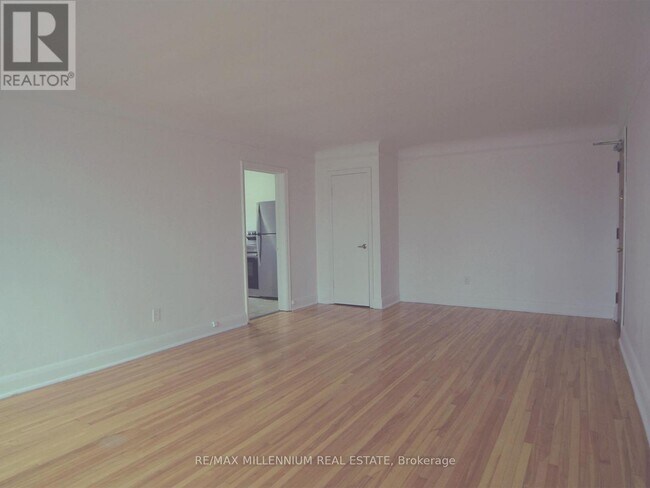 Photo du bâtiment - 149 Borden Ave N