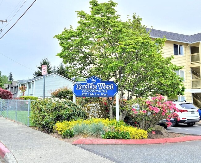 Foto del edificio - 2 Bed/ 2 Bath Condo Everett Near Boeing and Paine Airport