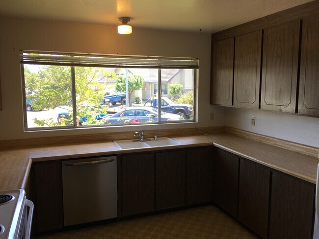 Building Photo - 1300 Garmont Ct