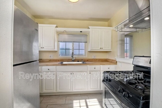 Foto del edificio - 3343 Chamoune Ave