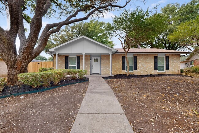Foto del edificio - 5013 Windy Meadow Dr