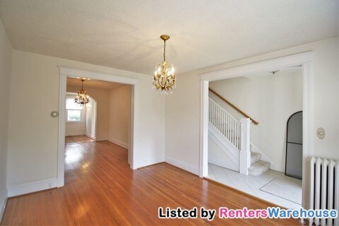 Building Photo - 538 Ingraham St NE
