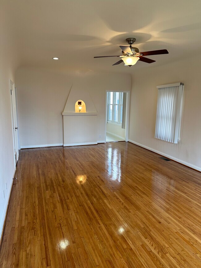Building Photo - 459 S Palm Dr