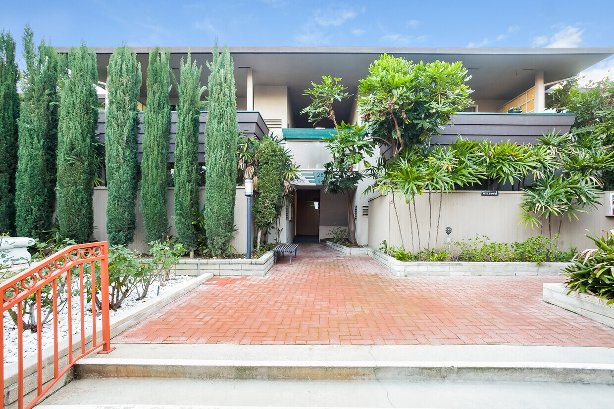 Building Photo - 271 S El Molino Ave