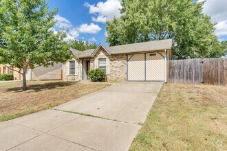 Building Photo - 2441 Sweetwood Dr
