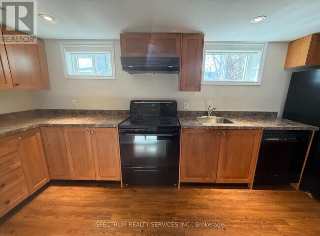 Photo du bâtiment - 1002 Weston Rd