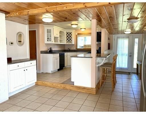 Building Photo - 2 bedroom in Swansea MA 02777