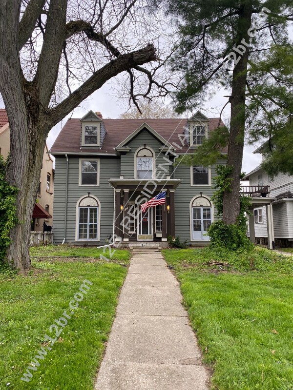 Building Photo - 2-Bedroom 3rd Story Unit in Toledo's Histo...