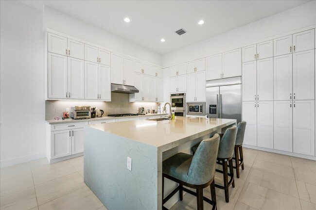 Building Photo - 9093 Chauvet Wy