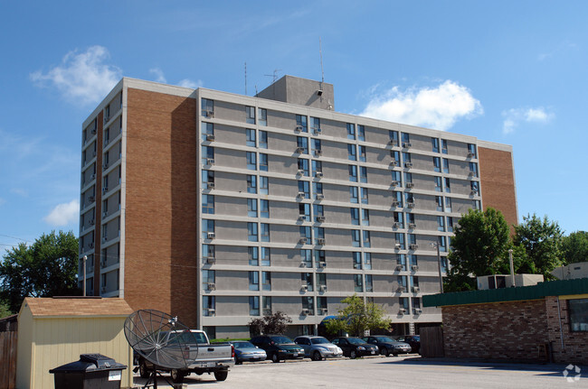 Ridgewood Towers - Apartments in East Moline, IL | Apartments.com