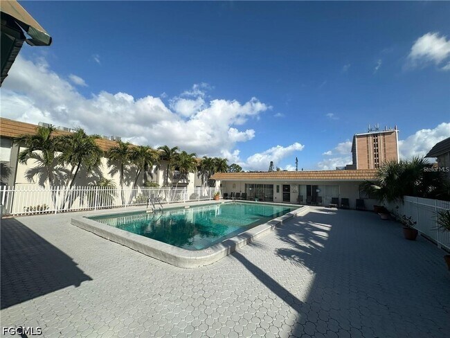 Foto del edificio - 1830 Maravilla Ave