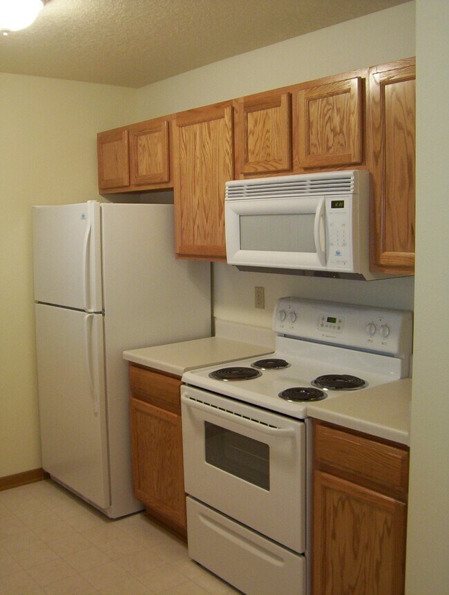 Building Photo - 2405 Aspen Rd