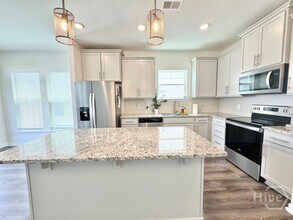 Building Photo - 28 Pomona Cir