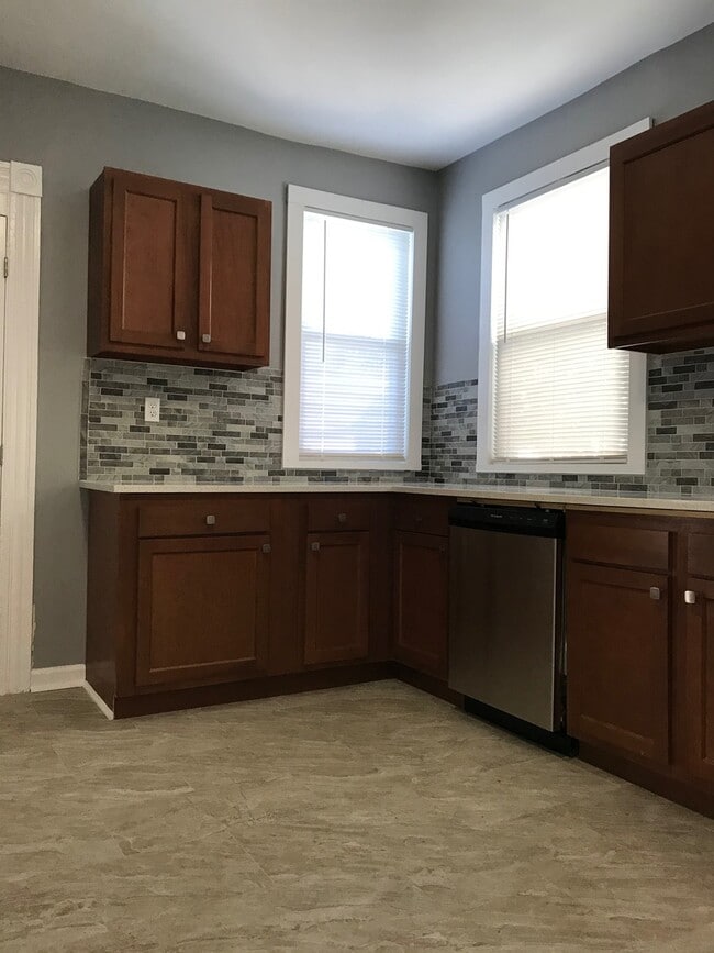 Foto del edificio - 353 Poplar St