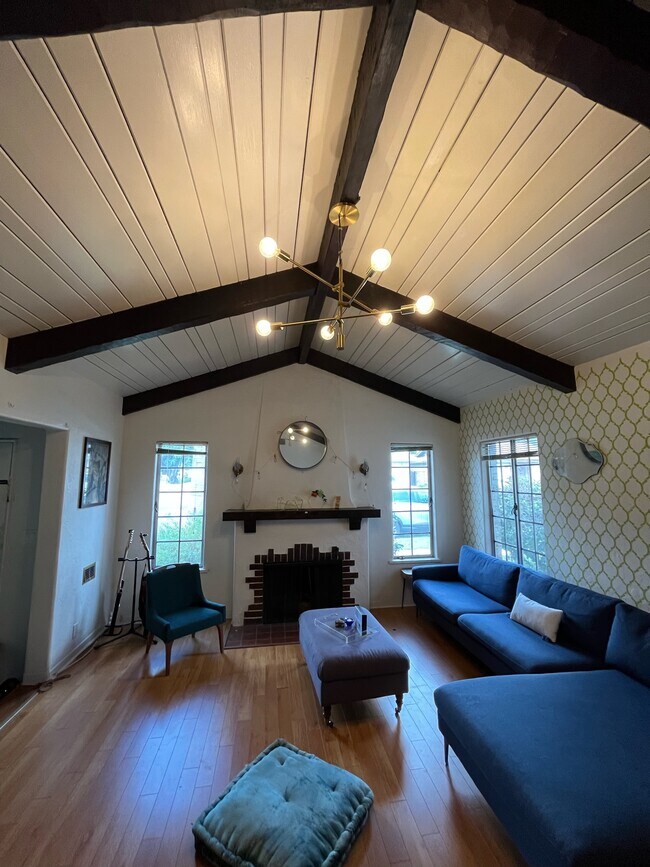 Foto del edificio - 5958 N Walnut Grove Ave