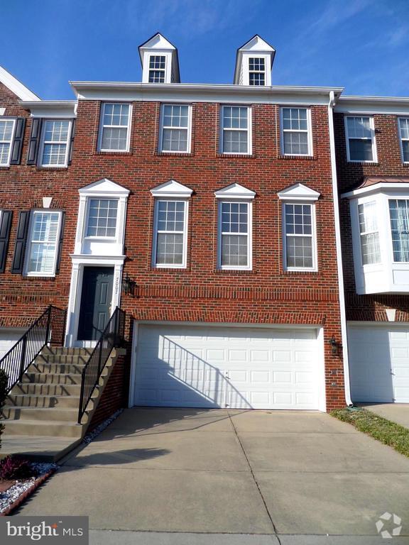 Building Photo - 7007 Courtyard Way