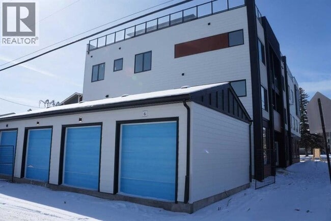 Building Photo - 4744 Bowness Rd NW